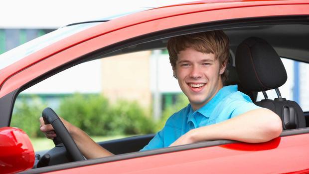 Cinco mitos sobre los seguros de coche para jóvenes