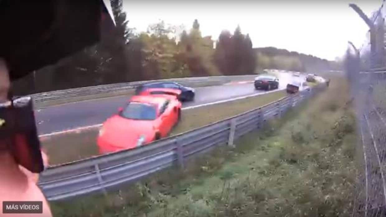 YouTube: Espectacular accidente en cadena en el circuito de Nürburgring