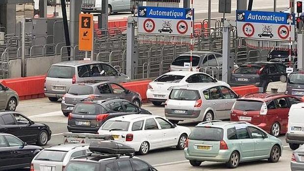 Francia rebaja a 80 la velocidad en carretera y quitará el carné a quién utilice el móvil