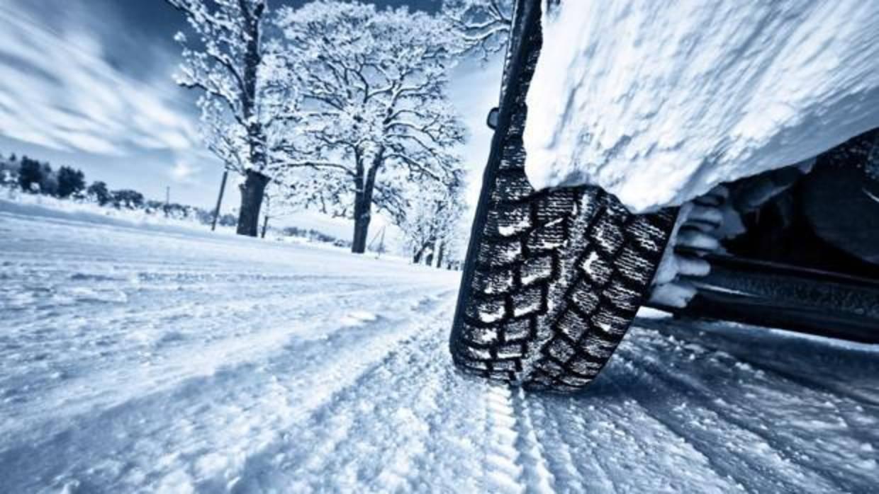 Desde 60 euros se pueden montar neumáticos de invierno para conducir seguros por debajo de siete grados