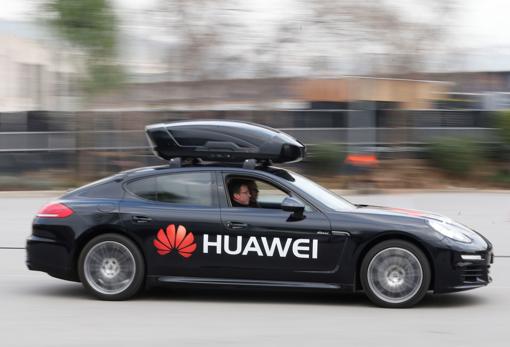 Huawei RoadReader: un móvil inteligente capaz de evitar que tu coche atropelle a un perro