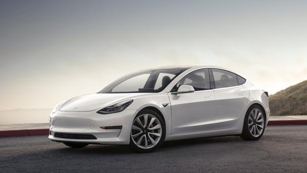 Tesla retrasa de nuevo la llegada del Model 3 «barato», ahora hasta finales de 2018