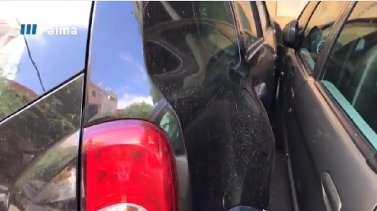 Multas de 200 euros para los conductores que aparquen pegados al coche contiguo