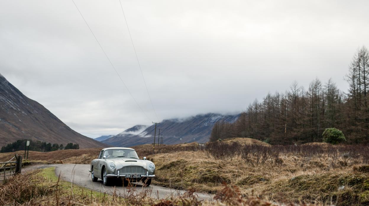 Aston Martin Goldfinger DB5: la recreación del legendario vehículo de James Bond de 1964
