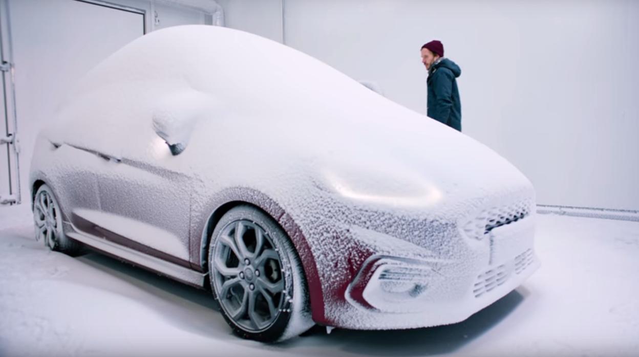 La «fábrica del clima»: así consigue la industria del automóvil que nieve en agosto