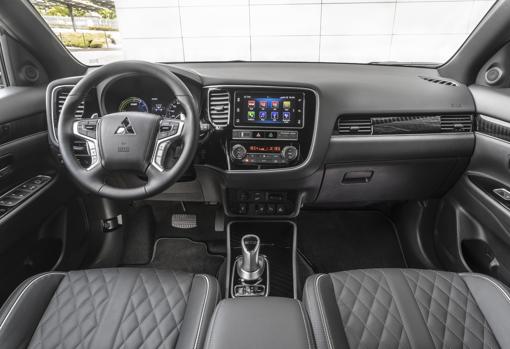 Mitsubishi Outlander PHEV: SUV híbrido enchufable con tracción total, ideal para la ciudad