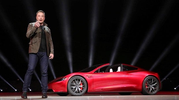 Elon Musk comprará 17,3 millones de euros en acciones de Tesla