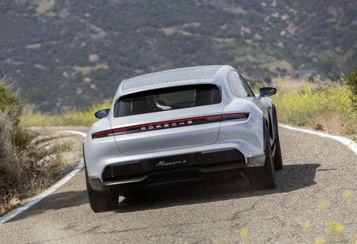 El Porsche Mission E Cross Turismo eléctrico se producirá en serie