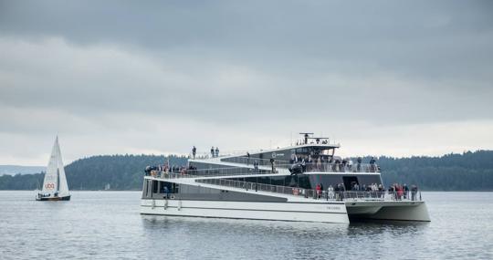 Ferry turístico eléctrico, Fiordos de Nærøyfjorden. Créditos Ilja C. Hendel