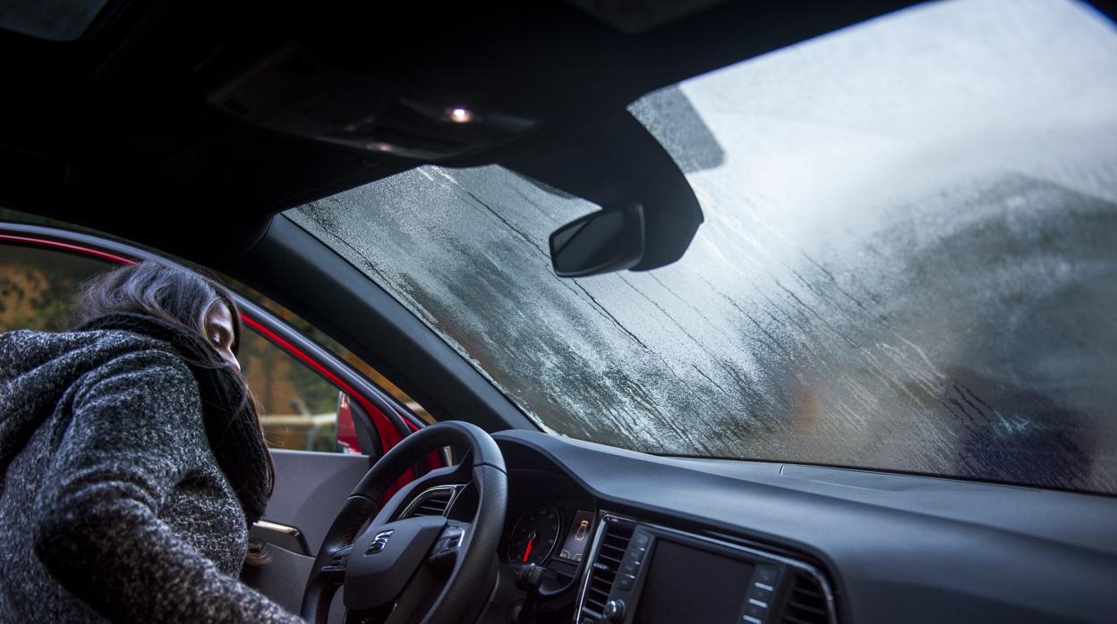 Cinco consejos para evitar que el frío empañe los cristales del coche