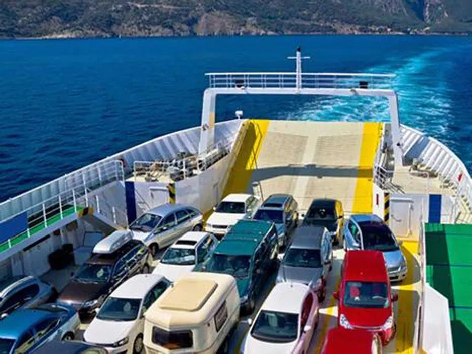 Ferry transporta vehículos con destino a Mallorca