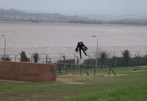 El traje volador Mark1 encandila a los Marines británicos: «Lo que podríamos hacer con él en batalla»