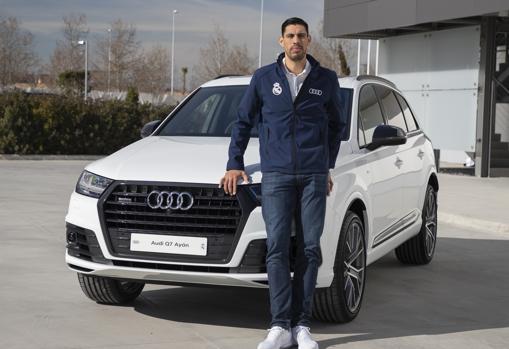 El Real Madrid de baloncesto estrena coches para 2019