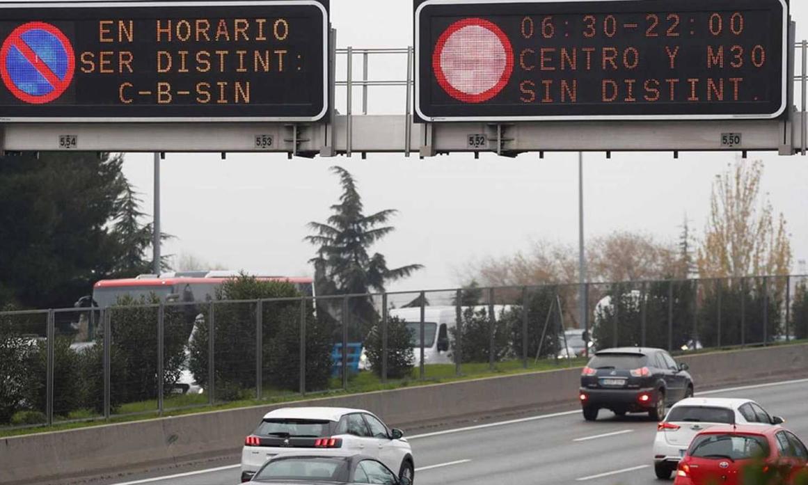 Para qué sirven cada una de las pegatinas de la DGT