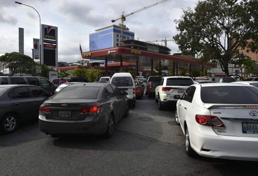 Venezuela: el país con más reservas de petróleo donde no se puede repostar gasolina