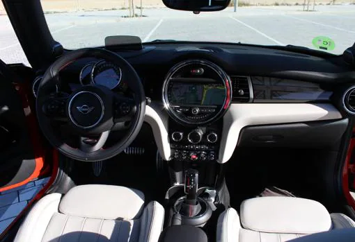 Al volante del enérgico Mini Cooper S: diseño atrevido y conducción adictiva