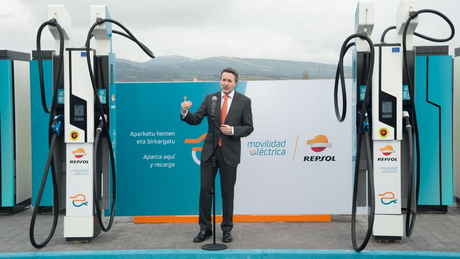 Vídeo: así es el nuevo supercargador capaz de recargar un eléctrico en tan solo diez minutos