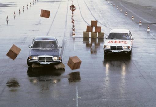 Los inventos que con más o menos acierto se han incorporado a los coches en un siglo