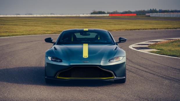 Aston Martin Vantage AMR: deportividad extrema con con cambio manual