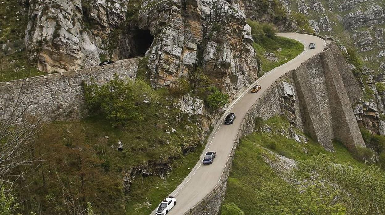 Las carreteras de Cantabria se preparan para recibir más de un centenar de superdeportivos