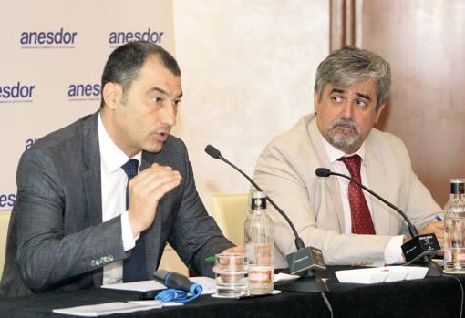 Víctor González, presidente de ANESDOR y director general de Yamaha Motor España, y José María Riaño, secretario general de la entidad, han presentado este lunes en Madrid las previsiones del sector de las dos ruedas para este 2019