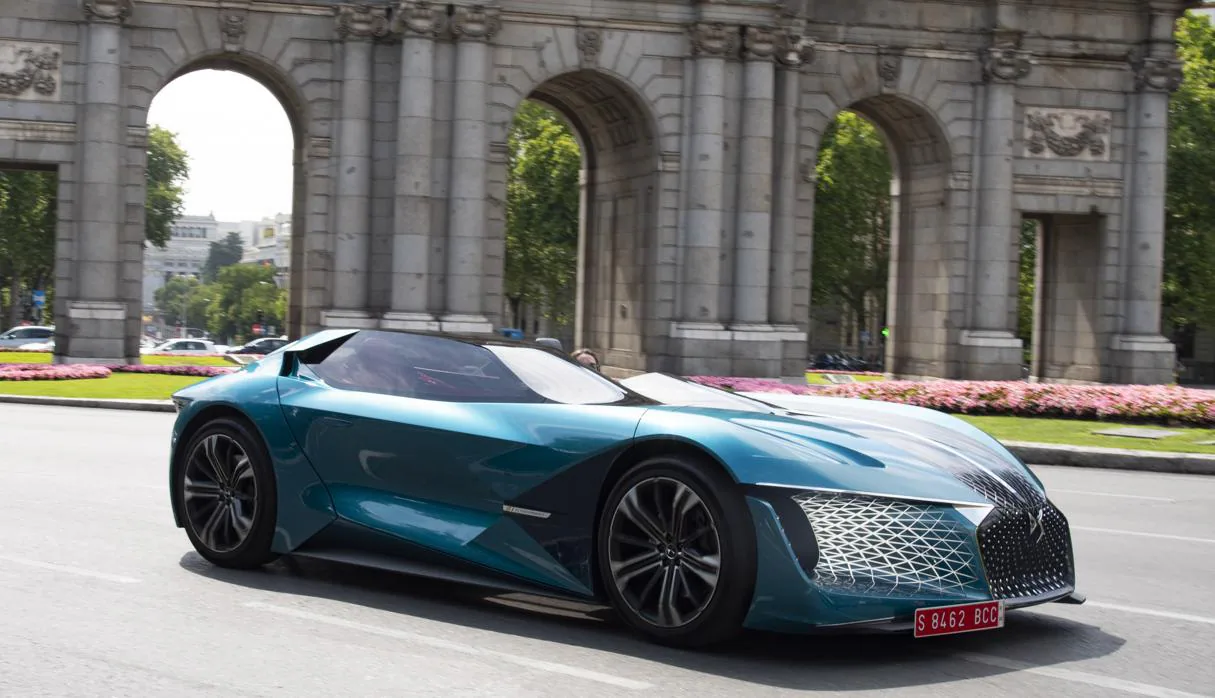 Recorremos Madrid con el coche «de ensueño» de DS para el año 2035: el X E-Tense