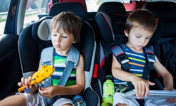 Diez artículos que te serán muy útiles si viajas con niños