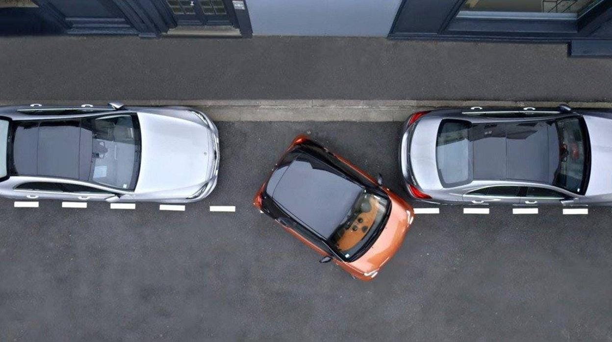¿Me pueden multar por aparcar en batería en una zona de estacionamiento en línea?