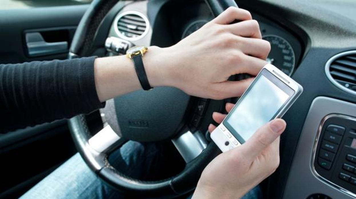 Los conductores españoles se distraen el doble con el móvil que americanos, franceses o ingleses