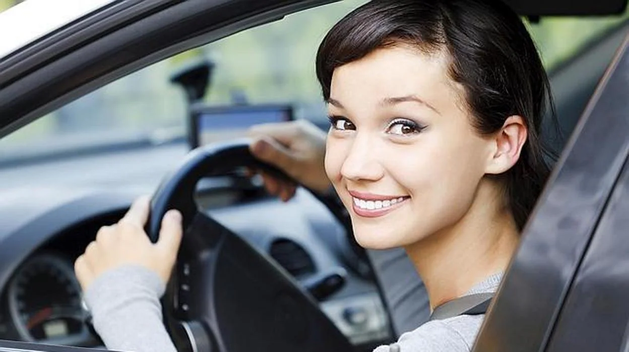 impermeable omitir Terapia Falsos mitos que rodean a los seguros de coche para jóvenes