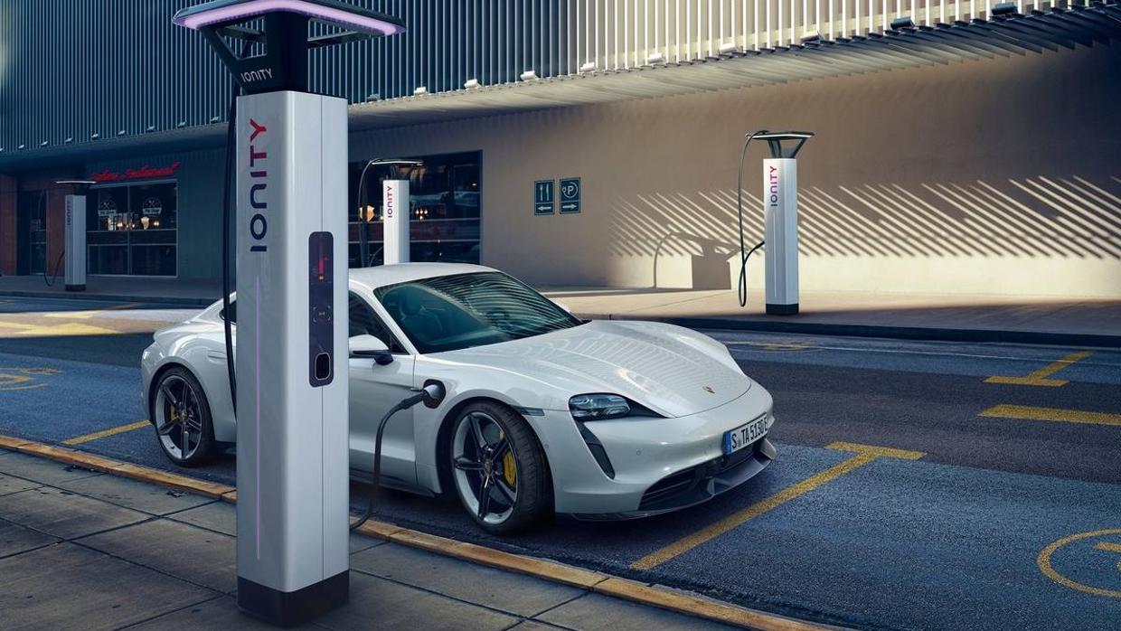 Taycan: el primer Porsche deportivo totalmente eléctrico con hasta 761 CV