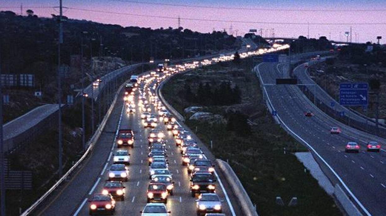 Por qué mañana, entre las 8 y las 9 de la mañana, es el momento más peligroso del año si vas en coche