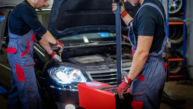 Por qué debes revisar los faros antes de pasar la ITV del coche