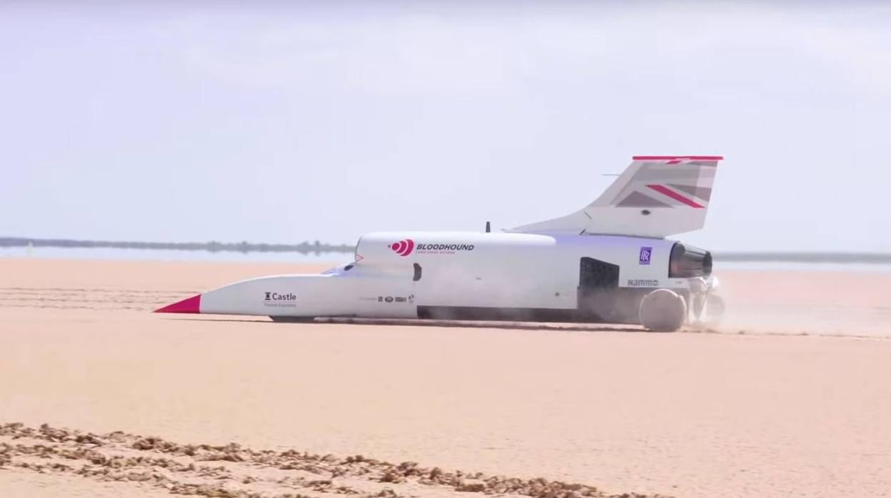 El Bloodhound LSR supera los 800 km/h en sus test para batir el récord de velocidad