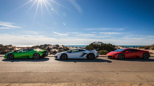 Recorremos Cádiz a bordo de la gama más imponente de Lamborghini, un derroche de aptitud