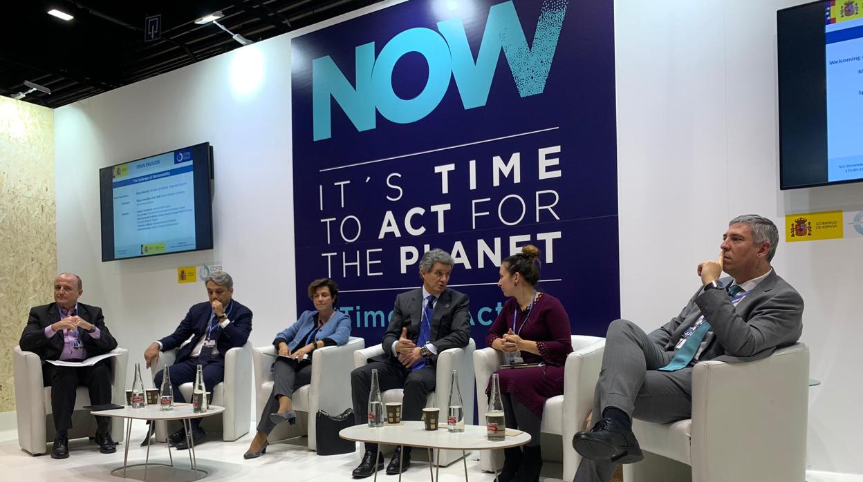 Miguel Sebastián, ex ministro de Industria, Luca de Meo (Seat), Ángeles Santamaría (Iberdrola), Francisco Riberas (Gestamp), Julia Poliscanova (T&amp;E) y José Vicente de los Mozos