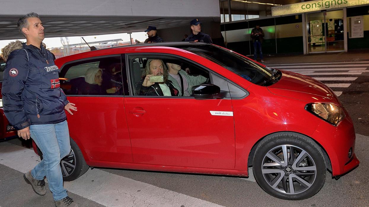 La activista Greta Thunberg, en un coche eléctrico a su llegada a la Cumbre del Clima celebrada en Madrid