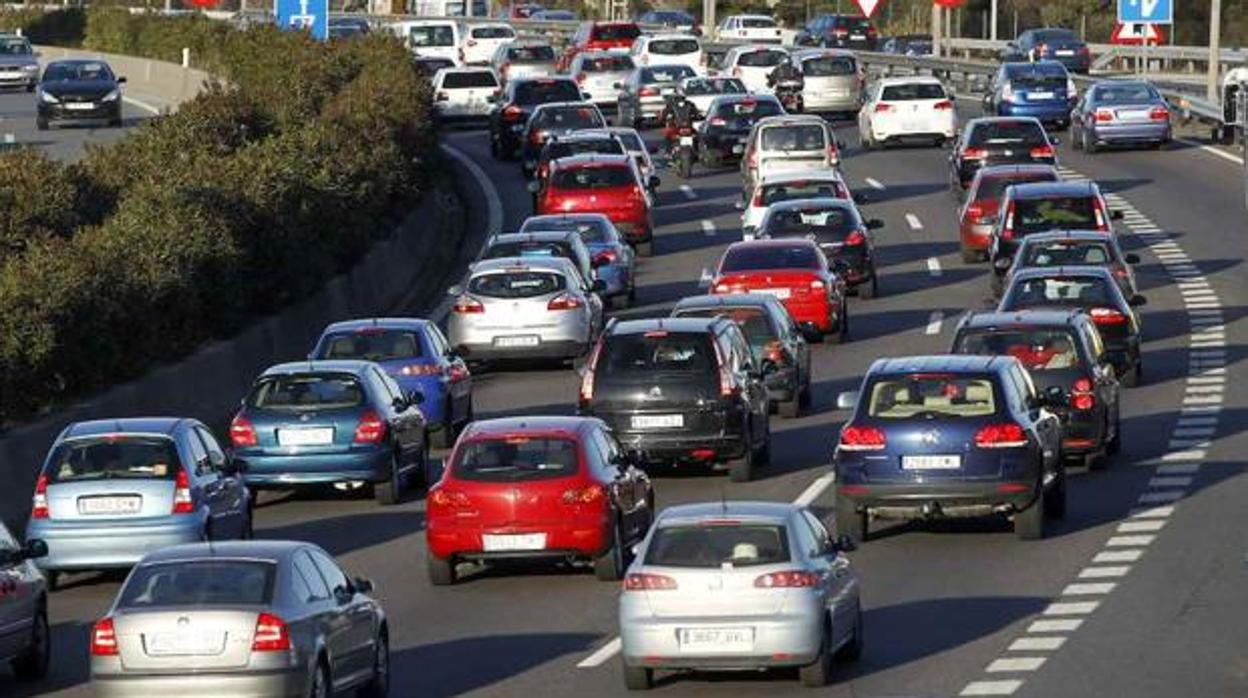 Esto es lo que la DGT vigila cuando tu coche tiene más de diez años