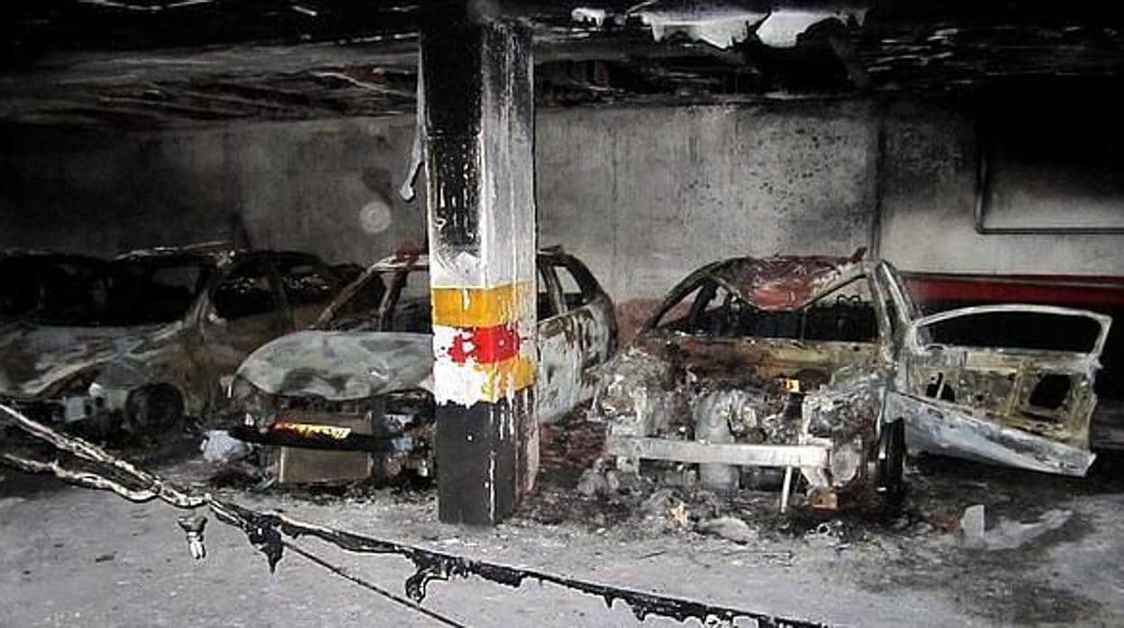 Quién debe hacer frente a los daños provocados por el incendio de un coche aparcado en un garaje privado