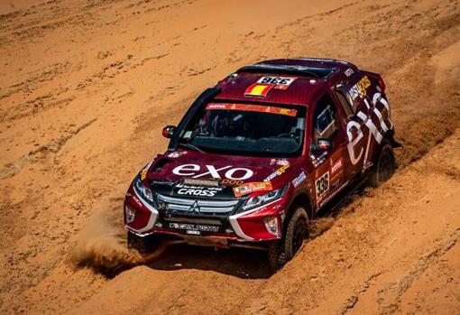 Los coches de Carlos Sainz y los pilotos españoles que han participado en el Dakar 2020