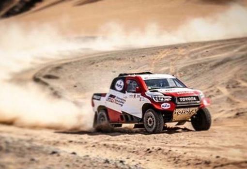 Los coches de Carlos Sainz y los pilotos españoles que han participado en el Dakar 2020