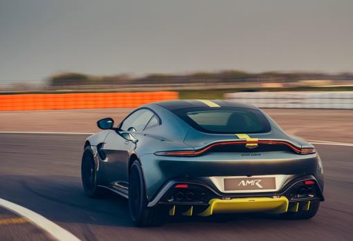 Probamos el Vantage AMR, un deportivo para puristas con cambio manual y motor V8