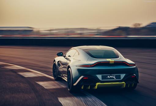 Probamos el Vantage AMR, un deportivo para puristas con cambio manual y motor V8
