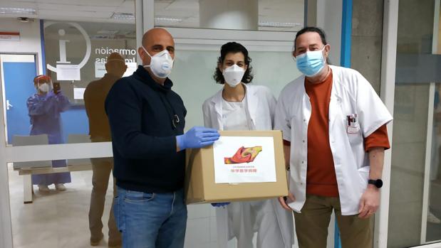 Invicta Motor reparte 16.000 mascarillas quirúrgicas en hospitales donadas por la comunidad china en Madrid