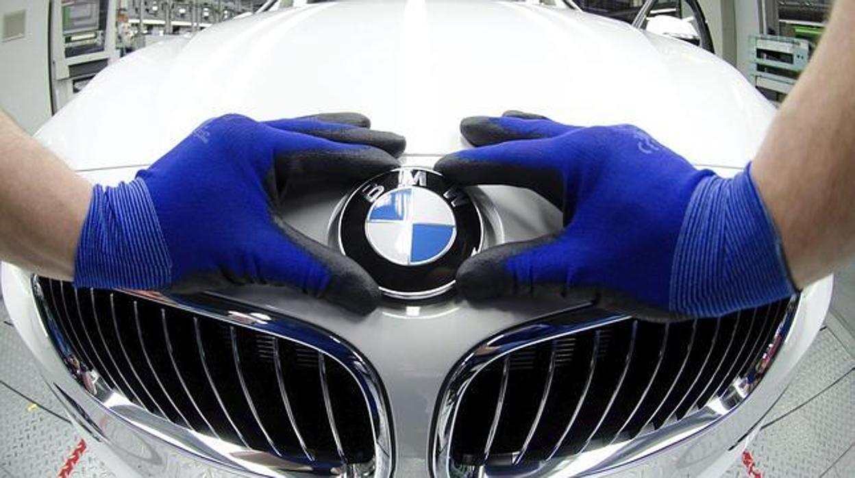 BMW prolonga la paralización de la producción en Europa y Norte América hasta el 30 de abril