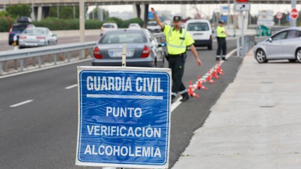 «Cazan» a un conductor que triplicó la tasa de alcohol y acompañado que venía «de una comida familiar» en pleno estado de alarma