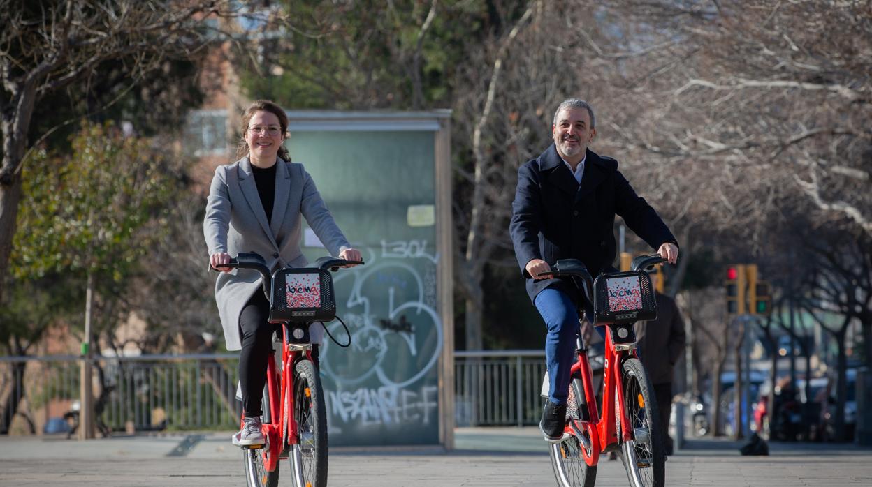 La teniente Alcalde de Ecología, Urbanismo e infraestructuras y Movilidad, Janet Sanz, junto al primer teniente Alcalde de Barcelona, Jaume Collboni