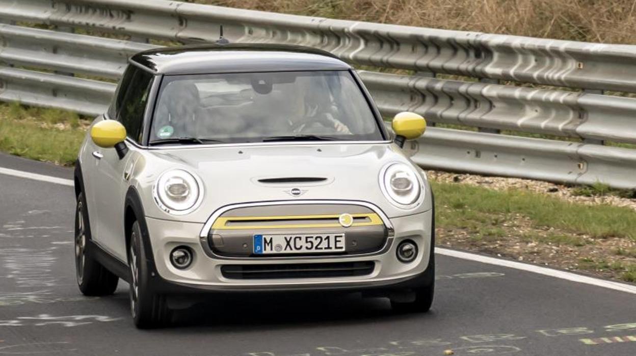 El Mini Cooper SE supera el «Infierno Verde» en modo «Green»