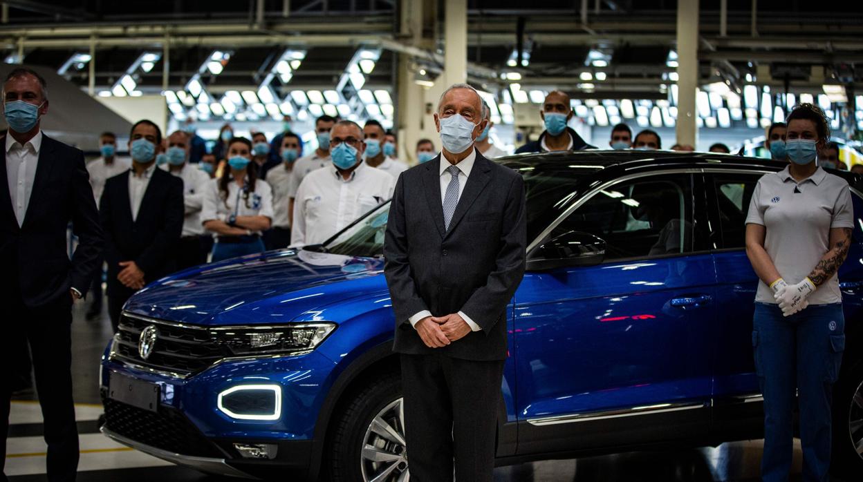 El presidente de Portugal, Marcelo Rebelo de Sousa, durante una visita reciente a la planta de Volkswagen en las cercanías de Lisboa