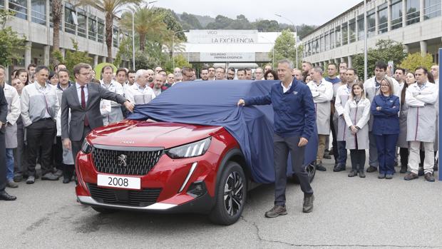 El «sprint» de veinte años que expulsará a los coches diésel y gasolina de los concesionarios